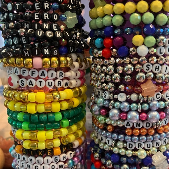 ✨🫶30 Eras Tour Friendship Bracelets Random 30 pack🫶✨ - Picture 3 of 16